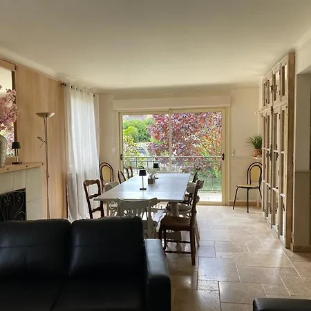 Grande Maison En Bord De L'eau Avec Jardin - 6 Chambres, Proche Commerces - Fr-1-410-442 בית נופש La Chartre-sur-le-Loir